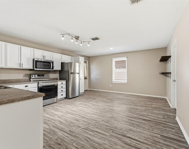 1122 Antoinette Drive - Photo Thumbnail 7