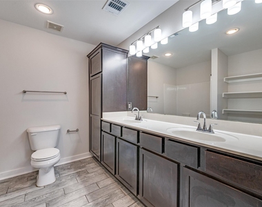 612 N 6th - Photo Thumbnail 9
