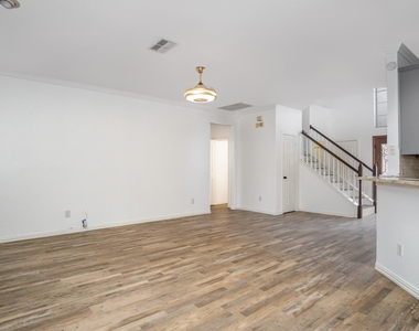 4704 Carolina Trace Trail - Photo Thumbnail 19