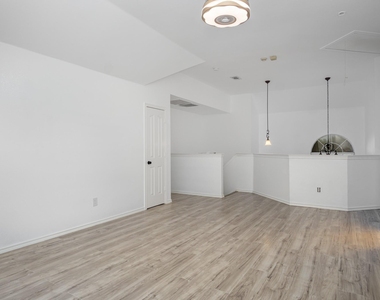 4704 Carolina Trace Trail - Photo Thumbnail 6