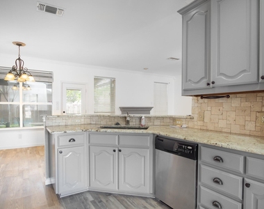 4704 Carolina Trace Trail - Photo Thumbnail 16