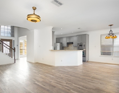 4704 Carolina Trace Trail - Photo Thumbnail 21