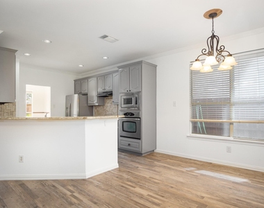 4704 Carolina Trace Trail - Photo Thumbnail 18
