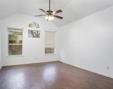 4704 Carolina Trace Trail - Photo Thumbnail 12