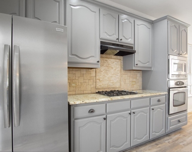4704 Carolina Trace Trail - Photo Thumbnail 14