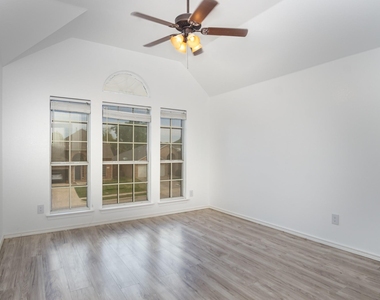 4704 Carolina Trace Trail - Photo Thumbnail 4