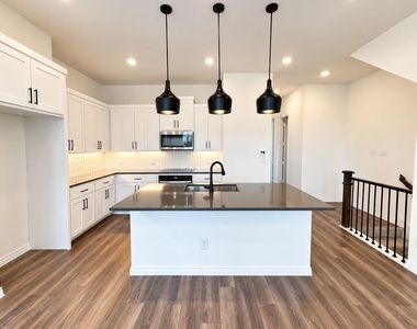 4708 Craymore Road - Photo Thumbnail 4