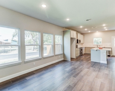 789 Wa Denton Drive - Photo Thumbnail 3
