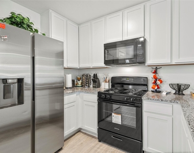 3032 Ashbrook Lane - Photo Thumbnail 7