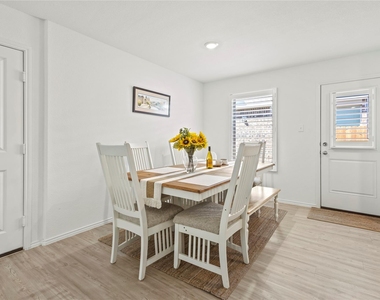 3032 Ashbrook Lane - Photo Thumbnail 11