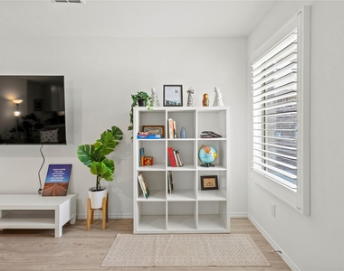 3032 Ashbrook Lane - Photo Thumbnail 9