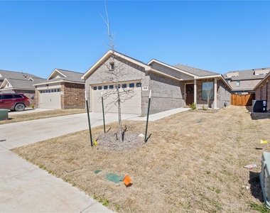 3032 Ashbrook Lane - Photo Thumbnail 2