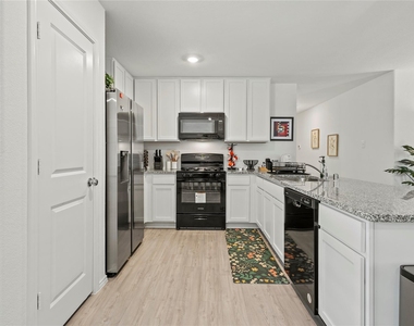 3032 Ashbrook Lane - Photo Thumbnail 5
