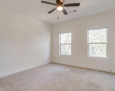 2921 Gipson Street - Photo Thumbnail 14
