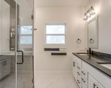 2921 Gipson Street - Photo Thumbnail 10