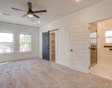 2921 Gipson Street - Photo Thumbnail 8