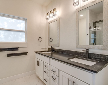 2921 Gipson Street - Photo Thumbnail 9