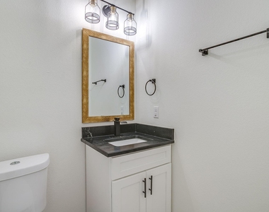 2921 Gipson Street - Photo Thumbnail 6