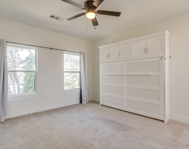 2921 Gipson Street - Photo Thumbnail 15