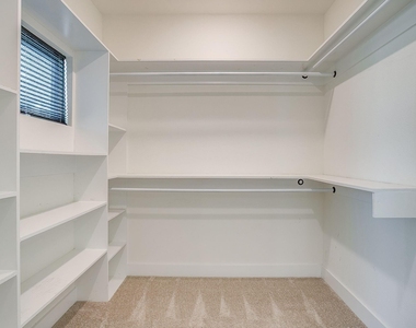 2921 Gipson Street - Photo Thumbnail 11