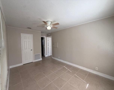 400 Metcalf Court - Photo Thumbnail 19