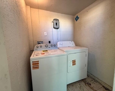 400 Metcalf Court - Photo Thumbnail 14