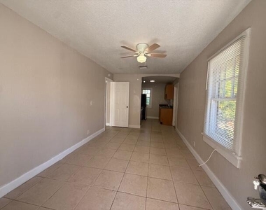 400 Metcalf Court - Photo Thumbnail 7