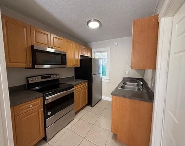 400 Metcalf Court - Photo Thumbnail 5