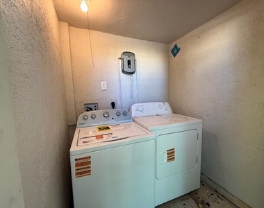 400 Metcalf Court - Photo Thumbnail 15