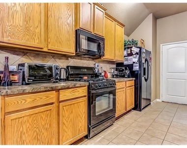 1505 Sparrow Lane - Photo Thumbnail 5