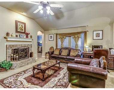 1505 Sparrow Lane - Photo Thumbnail 4