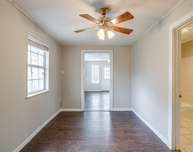 406 Bellevue Drive - Photo Thumbnail 23