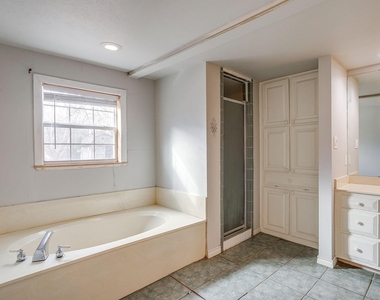 406 Bellevue Drive - Photo Thumbnail 16