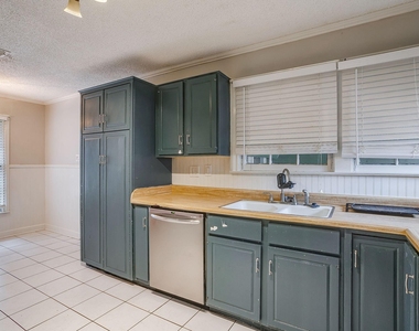 406 Bellevue Drive - Photo Thumbnail 9
