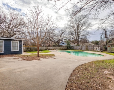 406 Bellevue Drive - Photo Thumbnail 33