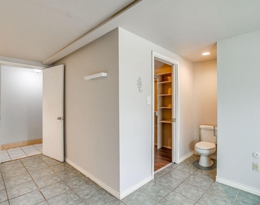 406 Bellevue Drive - Photo Thumbnail 17