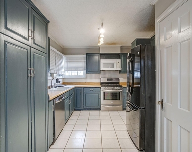 406 Bellevue Drive - Photo Thumbnail 8