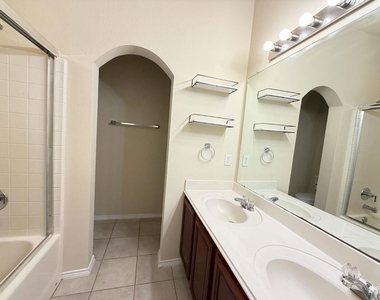 625 Soledad - Photo Thumbnail 12