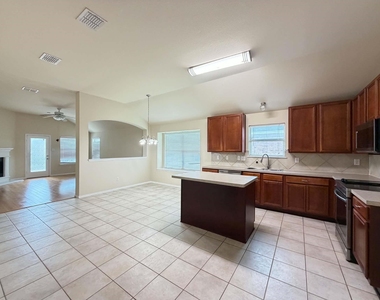 625 Soledad - Photo Thumbnail 2