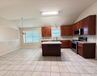 625 Soledad - Photo Thumbnail 3
