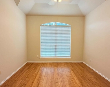 625 Soledad - Photo Thumbnail 6