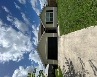 341 Sw Ridgecrest Drive - Photo Thumbnail 1