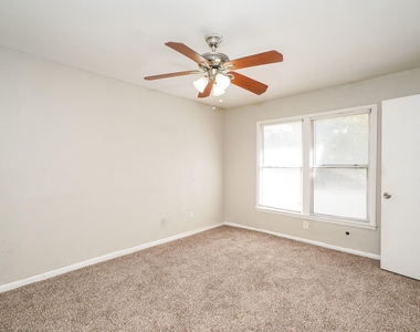 3516 Revere Street - Photo Thumbnail 8