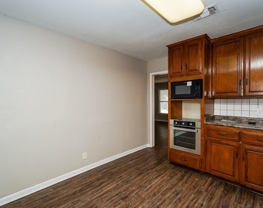 3516 Revere Street - Photo Thumbnail 5