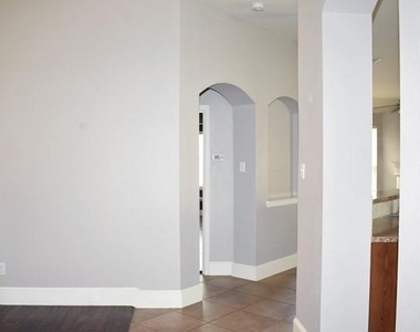 10312 Colfax Drive - Photo Thumbnail 11