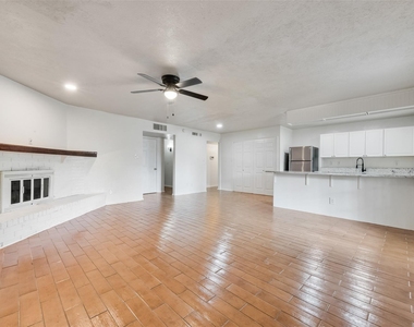 515 Forestwood Drive - Photo Thumbnail 3