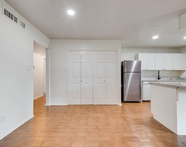 515 Forestwood Drive - Photo Thumbnail 5