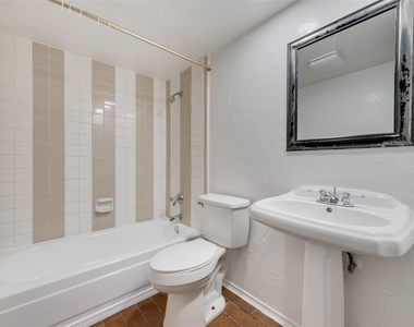 515 Forestwood Drive - Photo Thumbnail 10
