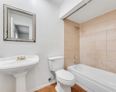 515 Forestwood Drive - Photo Thumbnail 13