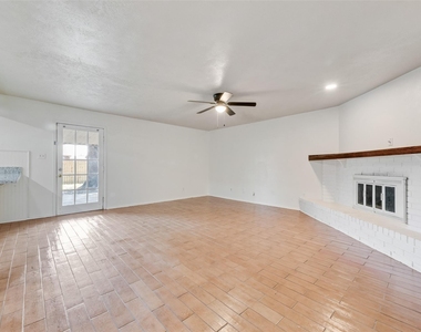 515 Forestwood Drive - Photo Thumbnail 2